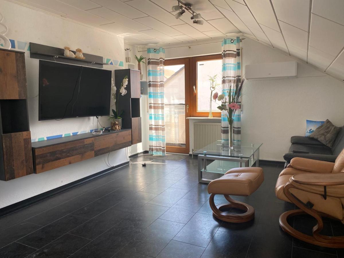Moderne Ferienwohnung Neckarschleife Mit Klimaanlage Kirchheim am Neckar Exterior foto